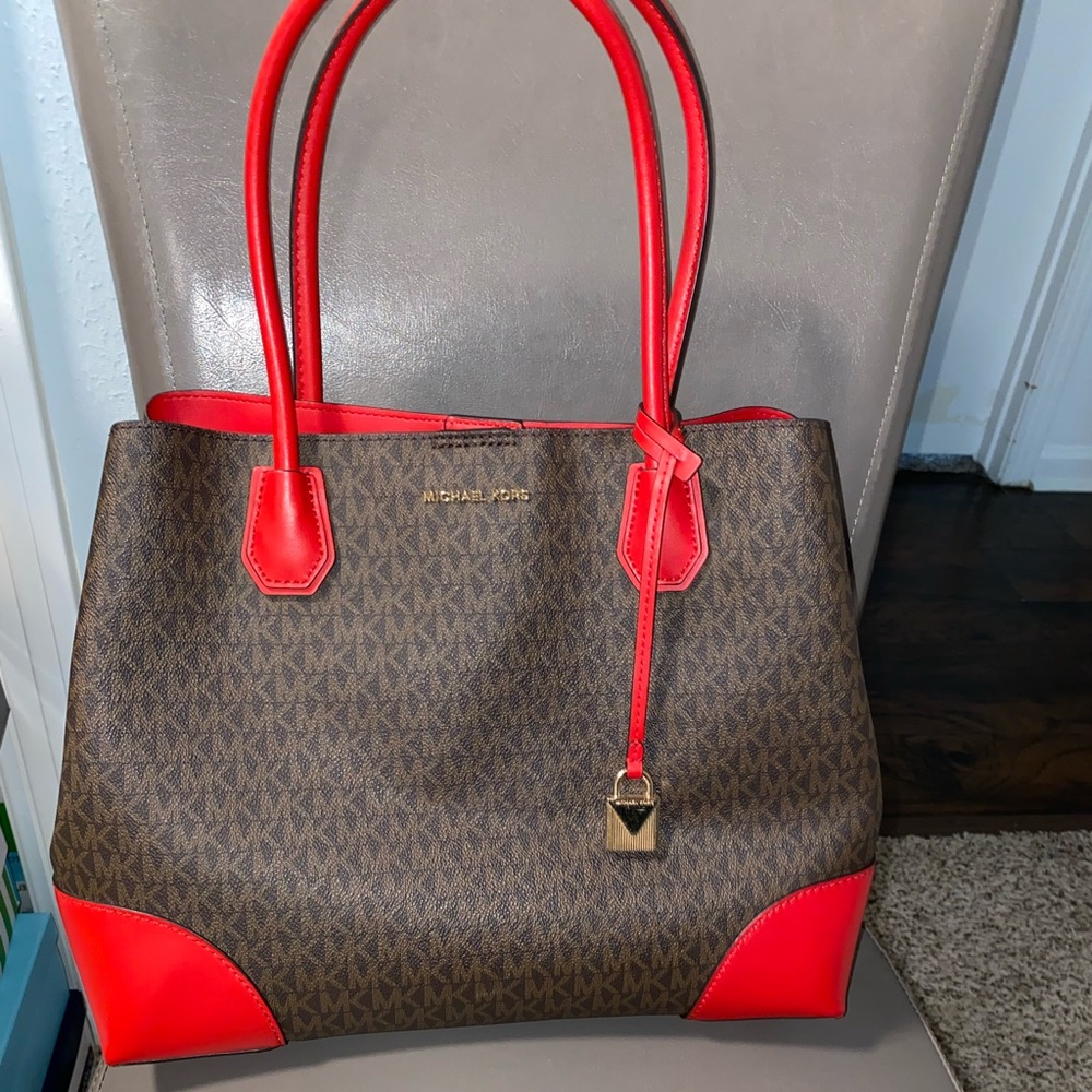 Michael Kors Mercer Corner Large Center Zip Tote
